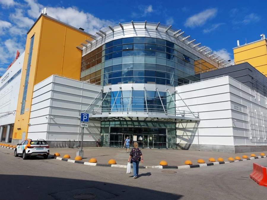 Торгово-развлекательному центру «Июнь» в Санкт-Петербурге предстоит сменить владельца  
