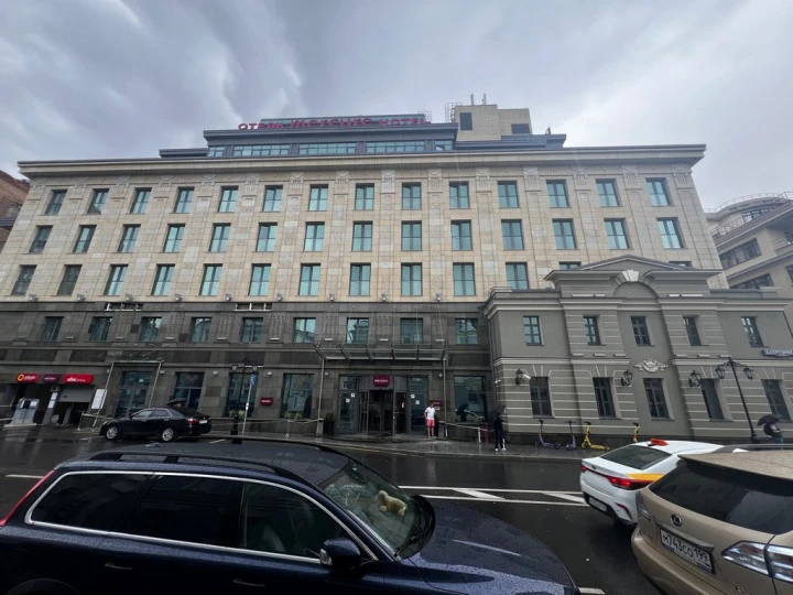 Продажа недвижимого имущества (21 апартамент и 50 машиномест) в ЦАО, Москва