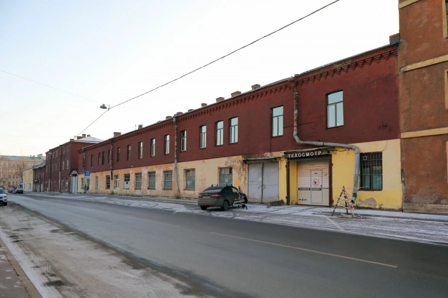 Автобазу на Матисовом острове в Петербурге продают на торгах за 508,6 млн руб
