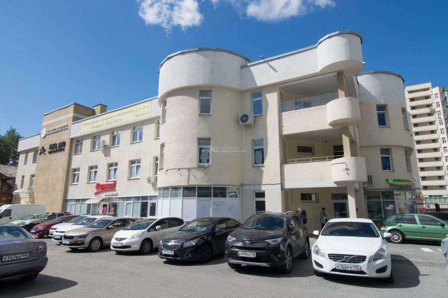 К продаже готовится торговое помещение в Екатеринбурге с якорным арендатором