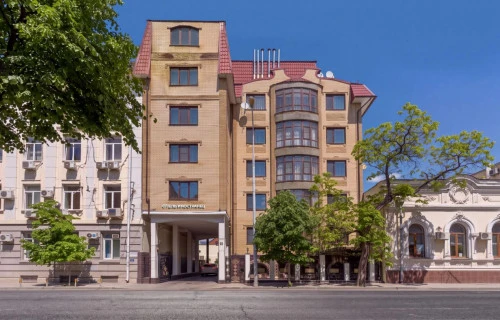На торги выставлено здание гостиницы  в центре Краснодара