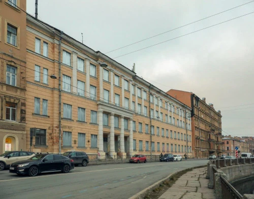 "Почта России" продаст пятиэтажное здание на проспекте Римского-Корсакова