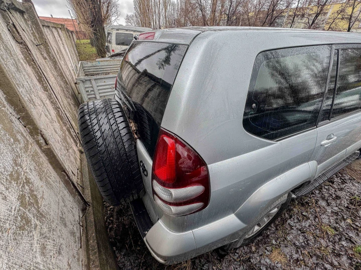 Легковой автомобиль Land Cruiser Prado 120, 2008 года выпуска
