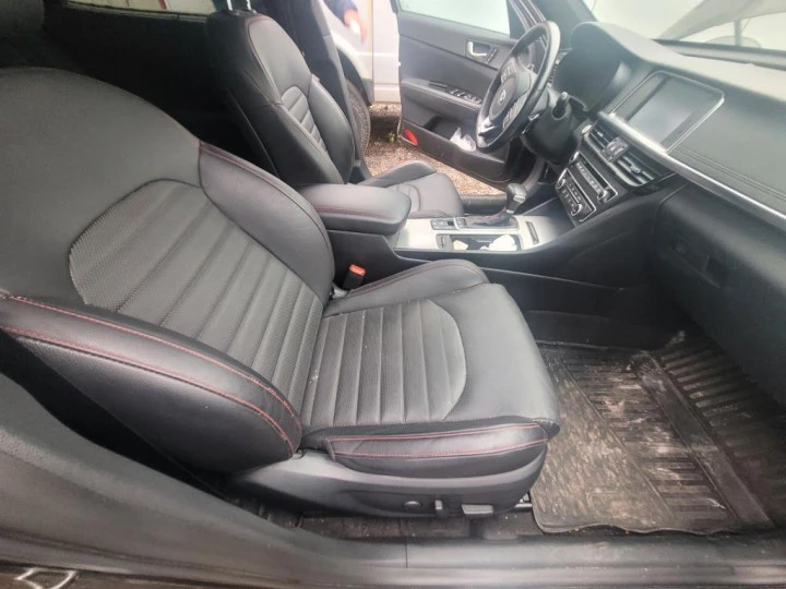 Автомобиль KIA OPTIMA, 2018, Идентификационный номер: XWEGW413BJ0006542, принадлежащий Продавцу на праве собственности, что подтверждается Договором купли-продажи № ОВ/Ф-39512-02-01-С-01 от 28.04.2018 г.