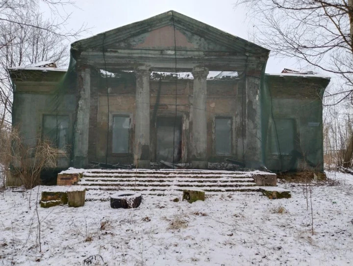 Здание с участком в Красном Селе