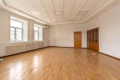 Здание ОКН "Торговый дом Вахромеева", кон.XVIII в., нач.XX в., общей площадью: 1 197,5 кв. м, с земельным участком 911 кв. м, в центре Ярославля, на улице Андропова, д. 9/9