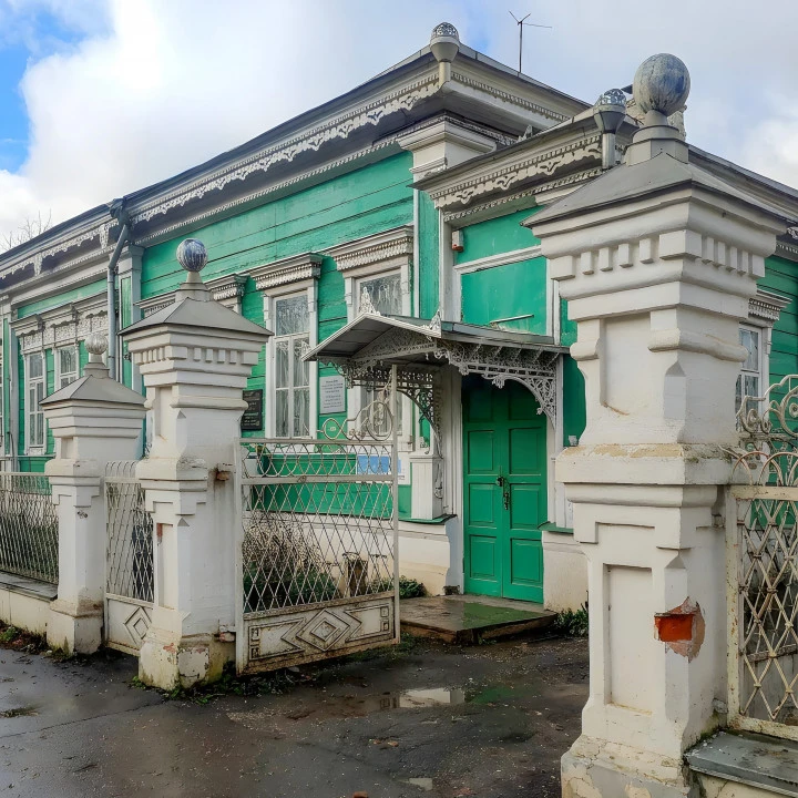 Здание ОКН с зем. участком 4 385 кв.м в центре г. Переславля-Залесского: Ярославская область, г. Переславль-Залесский, ул. Советская, д. 22, с земельным участком