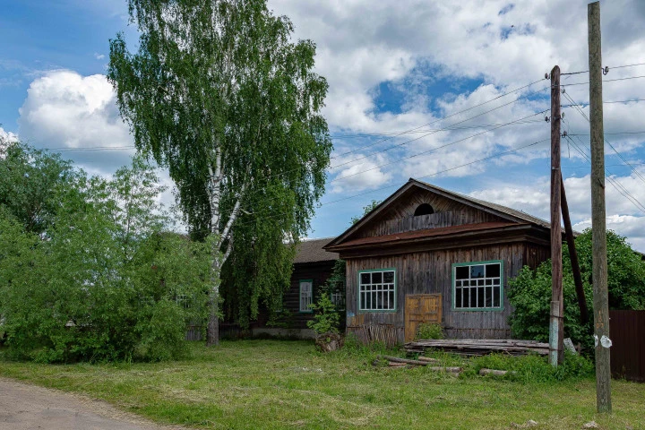 Нежилое здание 252,6 кв.м. и земельный участок 884 кв.м. Нижегородская область, муниципальный округ Вознесенский, село Суморьево, улица Школьная, земельный участок 20Д.