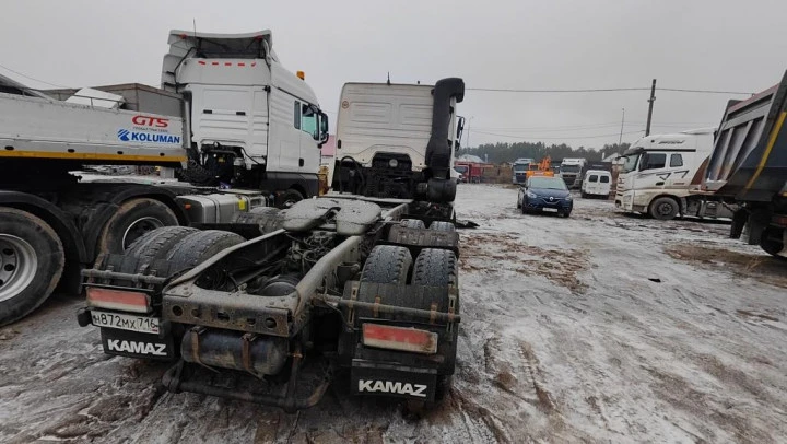 Седельный тягач КАМАЗ 65206-Т5, 2018, Идентификационный номер: XTC652065J2515251, принадлежащий Продавцу на праве собственности, что подтверждается Договором купли-продажи № ОВ/Ф-72630-38-01-С-01 от 21.11.2022 г.