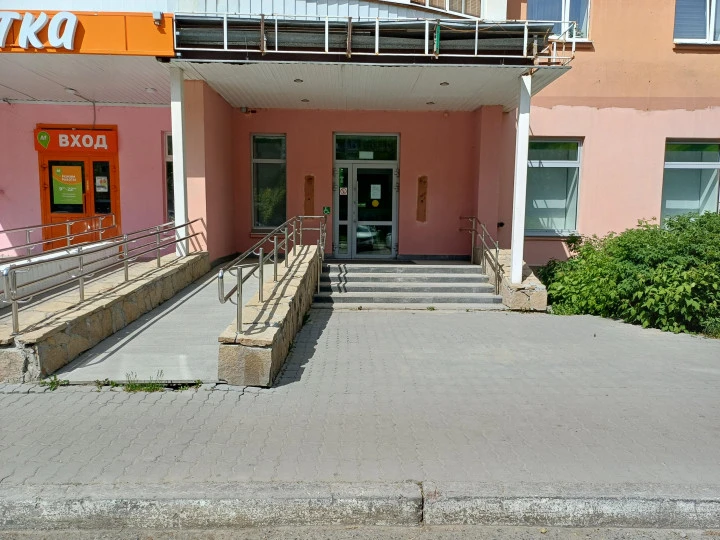 Единым лотом: Помещение на 1 этаже 250,4 кв.м. г. Екатеринбург, ул. Черняховского, д. 43; Помещение на 1 этаже 73,3 кв.м. г. Волчанск, ул. Кольцевая, д. 25, пом.1.