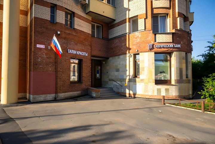 Нежилое помещение - 302,8 кв. м. на Комендантском проспекте