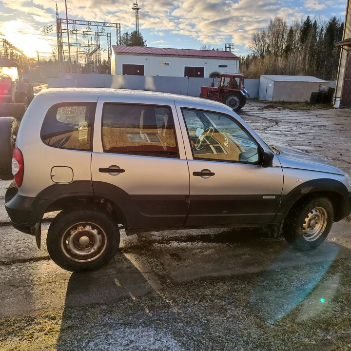 Автомобиль легковой CHEVROLET NIVA
