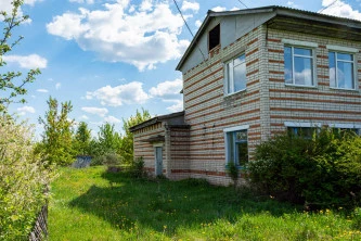 Нежилые здания и земельный участок по адресу: Нижегородская область, Гагинский р-н, с. Моисеевка, ул. Центральная, д. 8