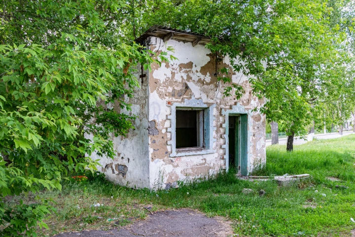 Имущественный комплекс (земельный участок и 6 зданий) в Орловской области, г. Ливны, ул. Баженова
