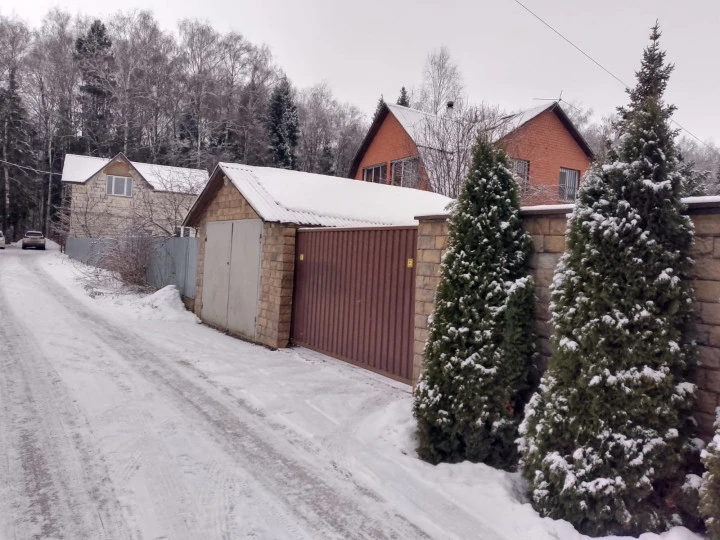 Частный жилой дом 335,5 кв. м с гаражом и земельным участком 8 соток в 14 км от МКАД по Ленинградскому шоссе, Московская область