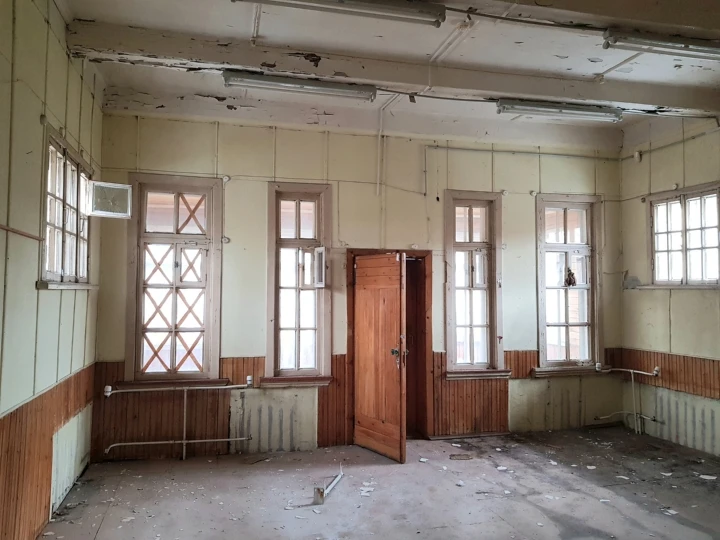 Историческое здание с участком в Ломоносове