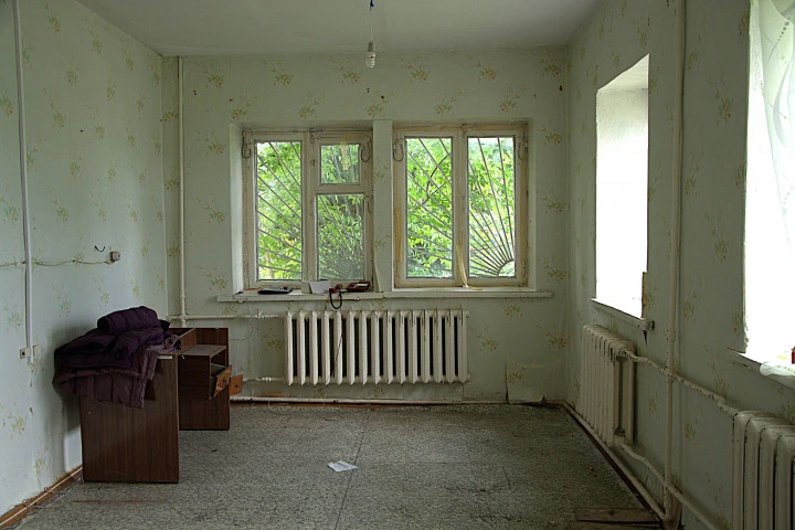 Земельный участок площадью 2074 кв.м., здания (4 шт.) и сооружения (2 шт.), расположенные по адресу: Липецкая область, Лев-Толстовский район, Л.Толстовский с/с, п. Лев Толстой, ул. М. Горького, д.6