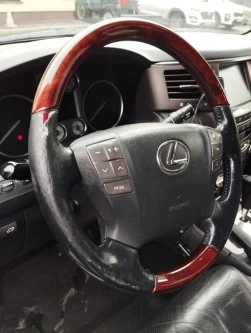 Автомобиль LEXUS LX570