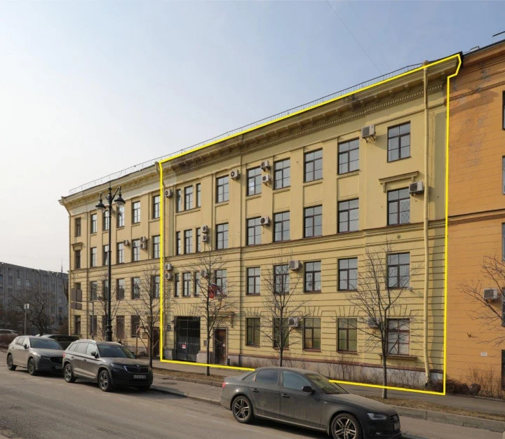 Продажа помещения с земельным участком в центре города.
