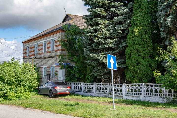 Земельный участок площадью 2074 кв.м., здания (4 шт.) и сооружения (2 шт.), расположенные по адресу: Липецкая область, Лев-Толстовский район, Л.Толстовский с/с, п. Лев Толстой, ул. М. Горького, д.6