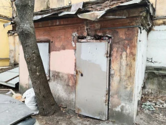 Нежилое здание площадью 8,8 кв. м, расположенное на земельном участке площадью 12 кв. м на Курляндской улице