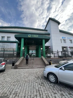 Административное здание банка, площадь 9130 кв. м, кадастровый номер 86:11:0102011:43, а также земельный участок площадь 9135 кв. м, з, кадастровый номер 86:11:0101008:81.