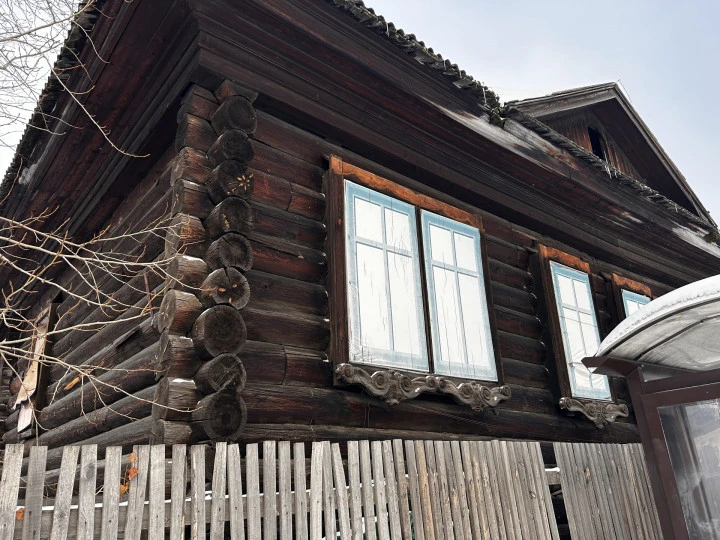 Продается нежилое здание, 144 кв. м и Земельный участок , 1 129 кв. м, г. Енисейск, ул. Рабоче-Крестьянская, дом 94