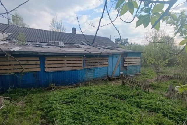 Нежилое здание, площадь 125,6 кв.м с земельным участком площадью 2190 кв.м,: Ярославская область, Угличский район, г. Углич, п. Мебельщиков, д. 19