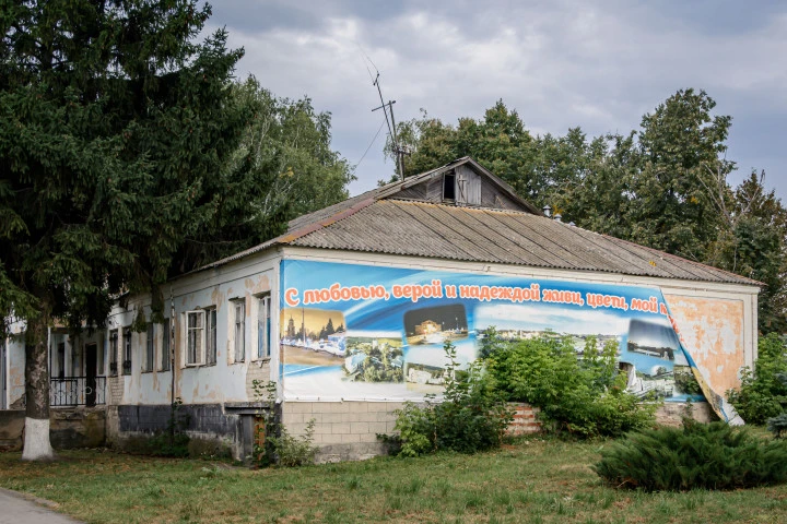 1) Земельный участок, площадь 3023 кв.м., кадастровый номер: 48:07:1190504:9; 2) Здание конторы, площадь 393 кв. м., кадастровый номер: 48:07:1190403:140, расположенные по адресу: Липецкая область, м.о. Елецкий, с. Воронец, ул. Клубная, д.20