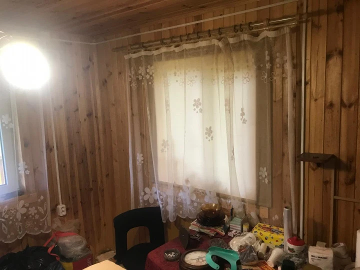 Двухэтажный деревянный дом площадью 92,9 кв. м, расположенный на земельном участке - 600 кв. м. в дер. Медведково Волоколамского района МО