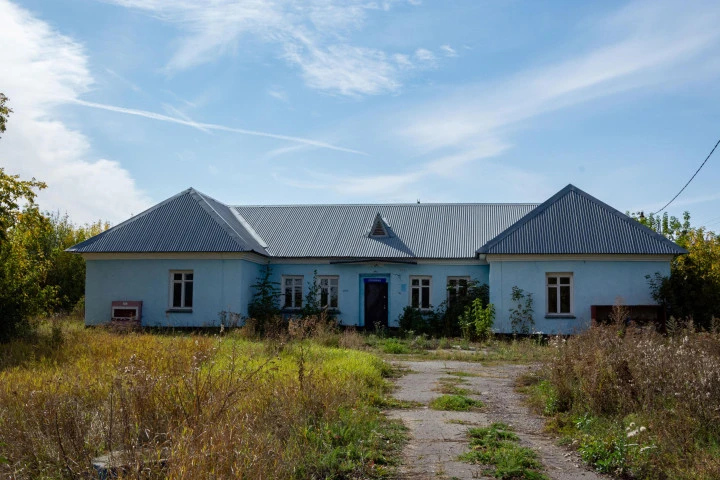 Имущественный комплекс (школа-интернат) с земельным участком, 34 313 кв.м.