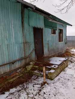 Нежилое здание, 1-этажное, площадь 61,4 кв. м, земельный участок, площадь 355 кв.м по адресу: Ярославская область, р-н Переславский, п. Ивановское, ул. Ленина, д. 21