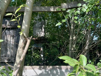 Нежилое здание и участок под торговлю в Горелово