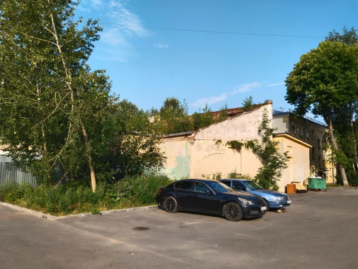 Здание 276,8 кв.м с участком под реконструкцию