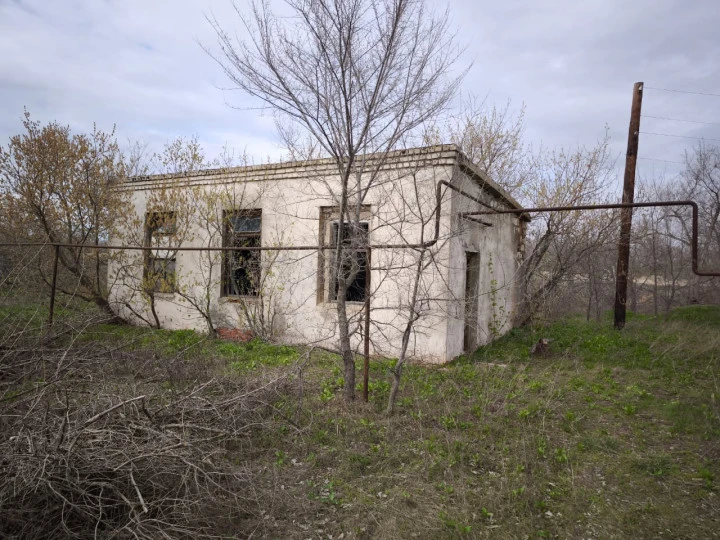 Продажа зданий (2 шт.) общей площадью 609 кв. м и земельного участка 3155 кв. м в с. Приволжское Саратовской области