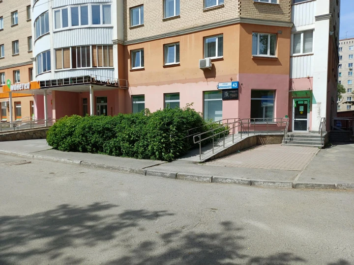 Единым лотом: Помещение на 1 этаже 250,4 кв.м. г. Екатеринбург, ул. Черняховского, д. 43; Помещение на 1 этаже 73,3 кв.м. г. Волчанск, ул. Кольцевая, д. 25, пом.1.