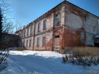 Здание 1319 кв.м и земельный участок 2173 кв.м, расположенные по адресу: Российская Федерация, Московская область, городской округ Чехов, поселок Мещерское, улица Дубравная, строение 15м