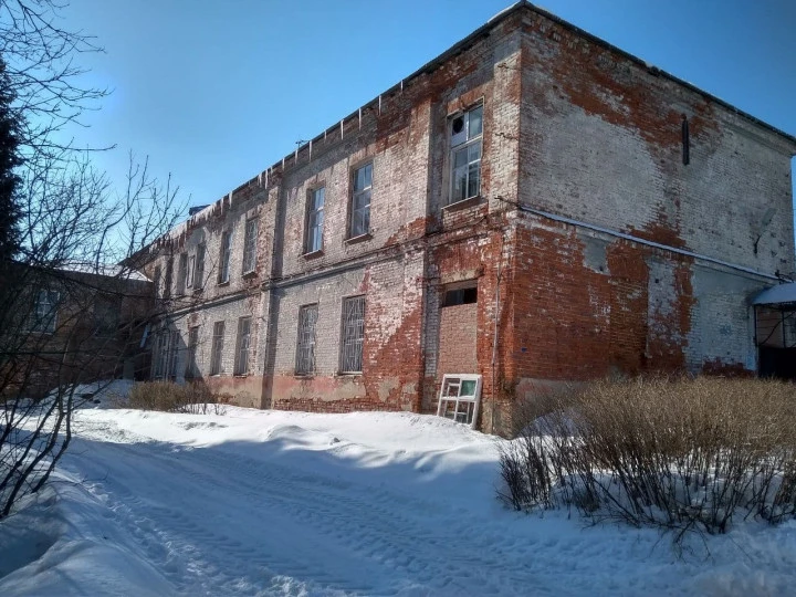 Здание 1319 кв.м и земельный участок 2173 кв.м, расположенные по адресу: Российская Федерация, Московская область, городской округ Чехов, поселок Мещерское, улица Дубравная, строение 15м
