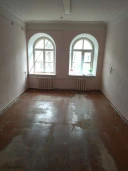 Здание 3-х этажное, общ.пл. 2845,9 кв.м, земельный участок, общ.пл. 2074 кв.м: Ярославская область, г. Ростов, ул. Покровская (бывш. Ленинская), д. 40