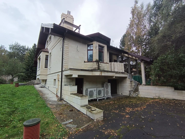 Здание (жилой дом), пл. 548,1 кв. м, жилое, Московская обл., Истринский р-н, Обушковское с/п, д. Обушково