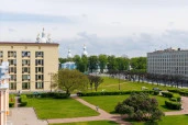 Продажа помещения с земельным участком в центре города.