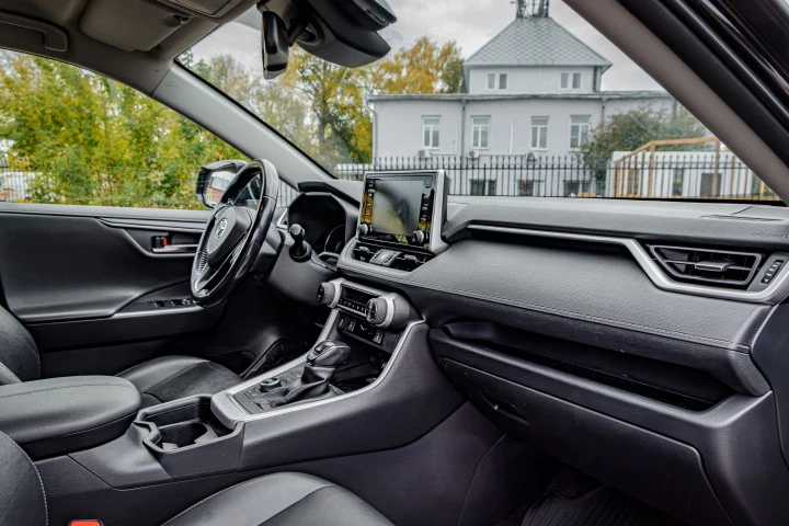Легковой автомобиль, марка, модель ТС: Toyota, RAV4, 2022 года выпуска; идентификационный номер (VIN): XW7D13FV70S037966; модель, №двигателя: A25A, 0B44990, цвет кузова: черный.