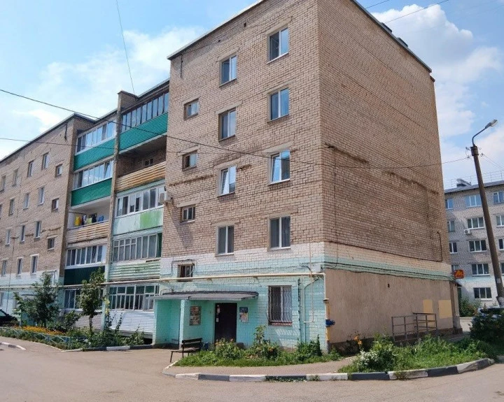 Комната - 18,3 кв. м, адрес: Республика Башкортостан, г. Ишимбай, ул. Геологическая, д. 42, кв. 66, комн. 4, 5 этаж.
