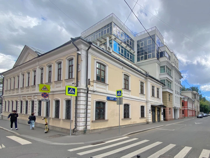 Нежилое помещение,  пл. 391,1 кв. м., кадастровый номер: 77:01:0001029:4076, расположенное на первом этаже многоквартирного дома по адресу: г. Москва, вн. тер. г. м.о. Басманный, Лялин переулок, д. 19, корп. 1, пом. 5/1.