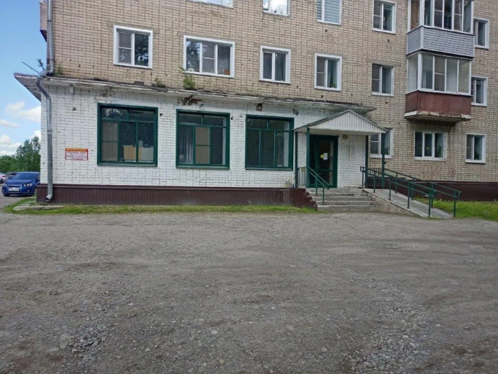 Нежилое помещение 1-го этажа, площадью 107,6 кв.м: Костромская область, г. Шарья, ул. 50 лет Советской Власти, д.27, пом.69