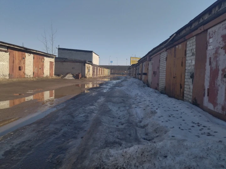 Здание 430,8 кв.м с земельным участком 1186 кв.м, гаражный бокс в ГК "Символ": Ярославская область, м. о. Ярославский, рп. Лесная Поляна, дом 11
