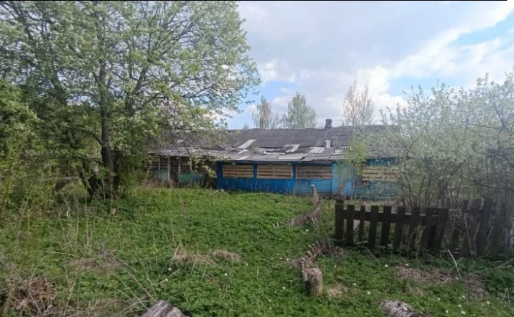 Нежилое здание, площадь 125,6 кв.м с земельным участком площадью 2190 кв.м,: Ярославская область, Угличский район, г. Углич, п. Мебельщиков, д. 19