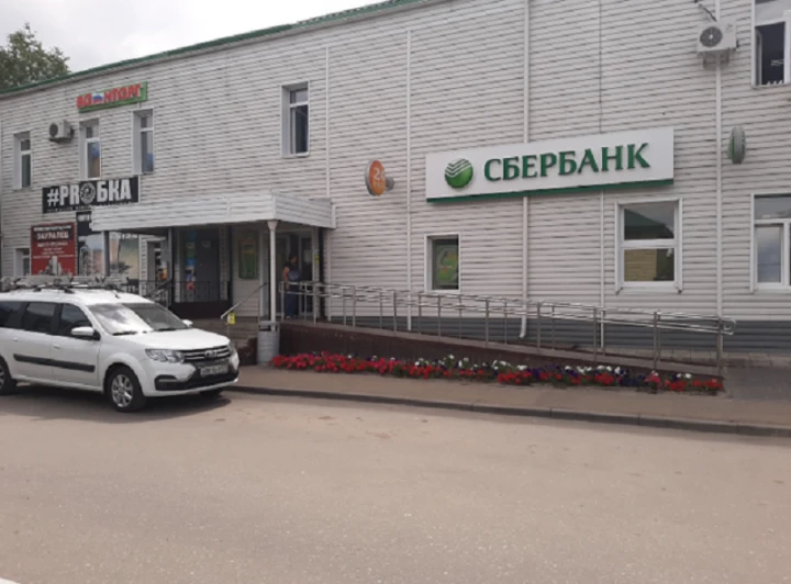 Часть нежилого помещения ,с ЗУ  г. Куртамыш, ул. 22 Партсъезда, д. 28.