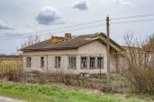 Здание 85,4 кв.м. и земельный участок 654,99 кв.м. по адресу: Российская Федерация, Орловская область, м.р-н Болховский, с.п. Злынское, д. Татинки, ул. Каштановая, д.1