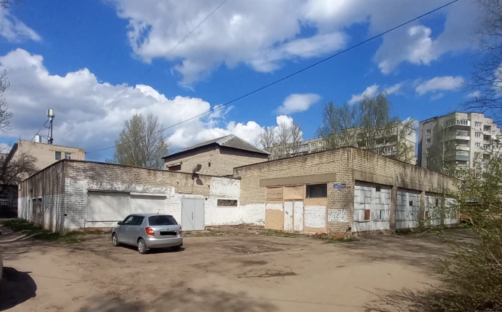 Нежилое здание, 1-этажное, 764,9 кв. м с земельным участком 1 888 кв.м: Ярославская обл., г. Переславль-Залесский, ул. Строителей, д. 33а